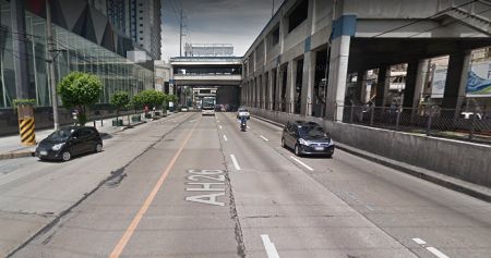 Commercial for sale near MRT-3 Boni with monthly income, commercial lot with improvement for sale along edsa mandaluyong, -- Commercial Building Mandaluyong, Philippines