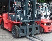 Heavy forklift -- Trucks & Buses -- Metro Manila, Philippines