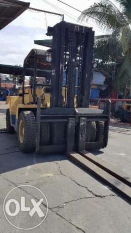 Forklift -- Trucks & Buses -- Las Pinas, Philippines