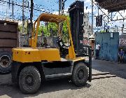 Forklift -- Trucks & Buses -- Las Pinas, Philippines